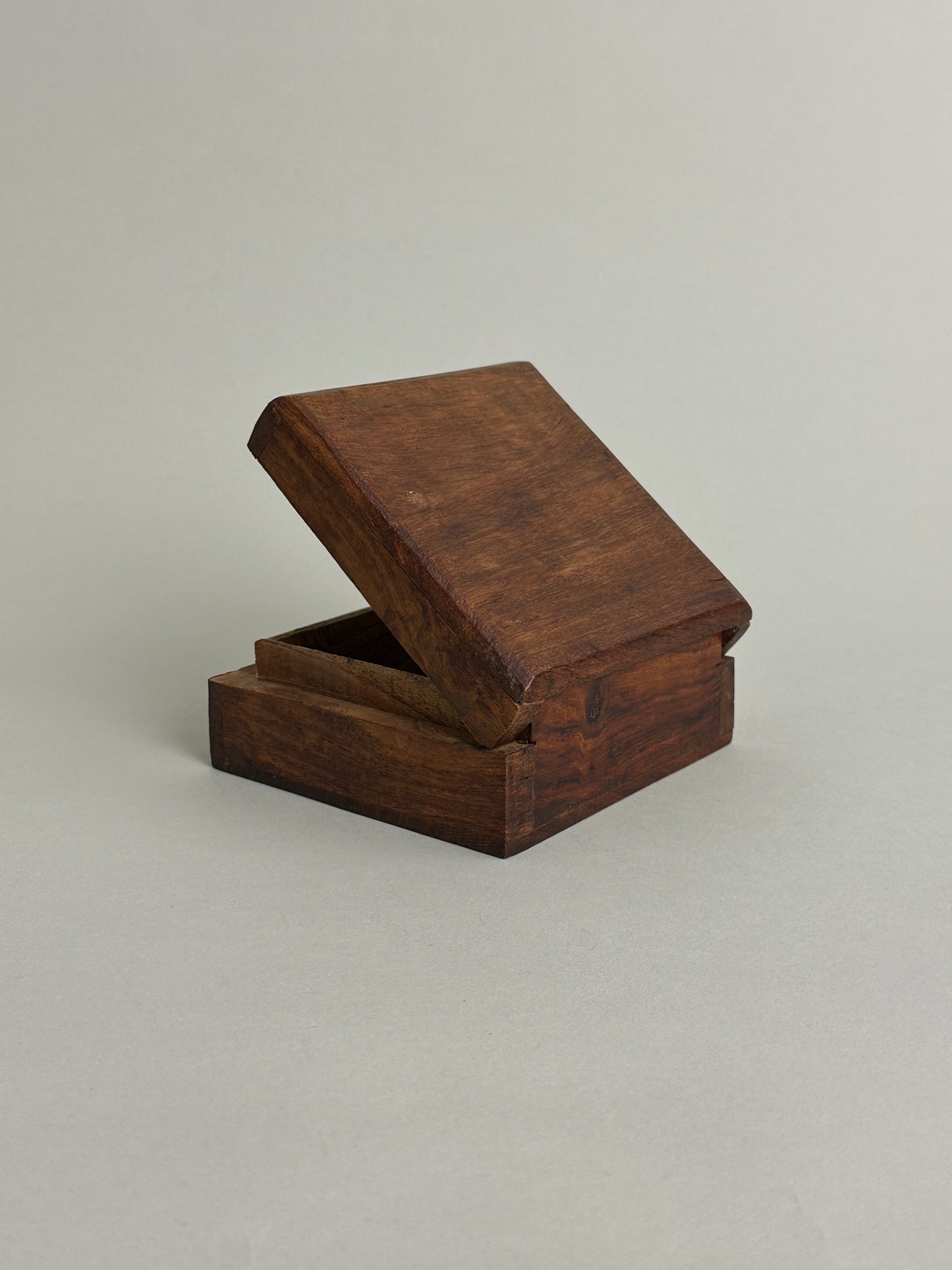 WOOD BOX / CATCHALL WITH HINGED LID - INDIA