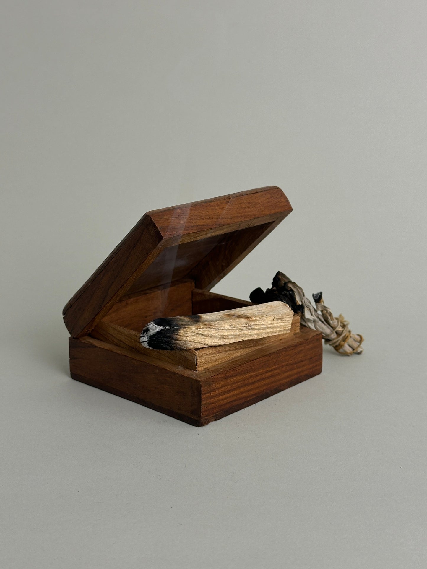 WOOD BOX / CATCHALL WITH HINGED LID - INDIA