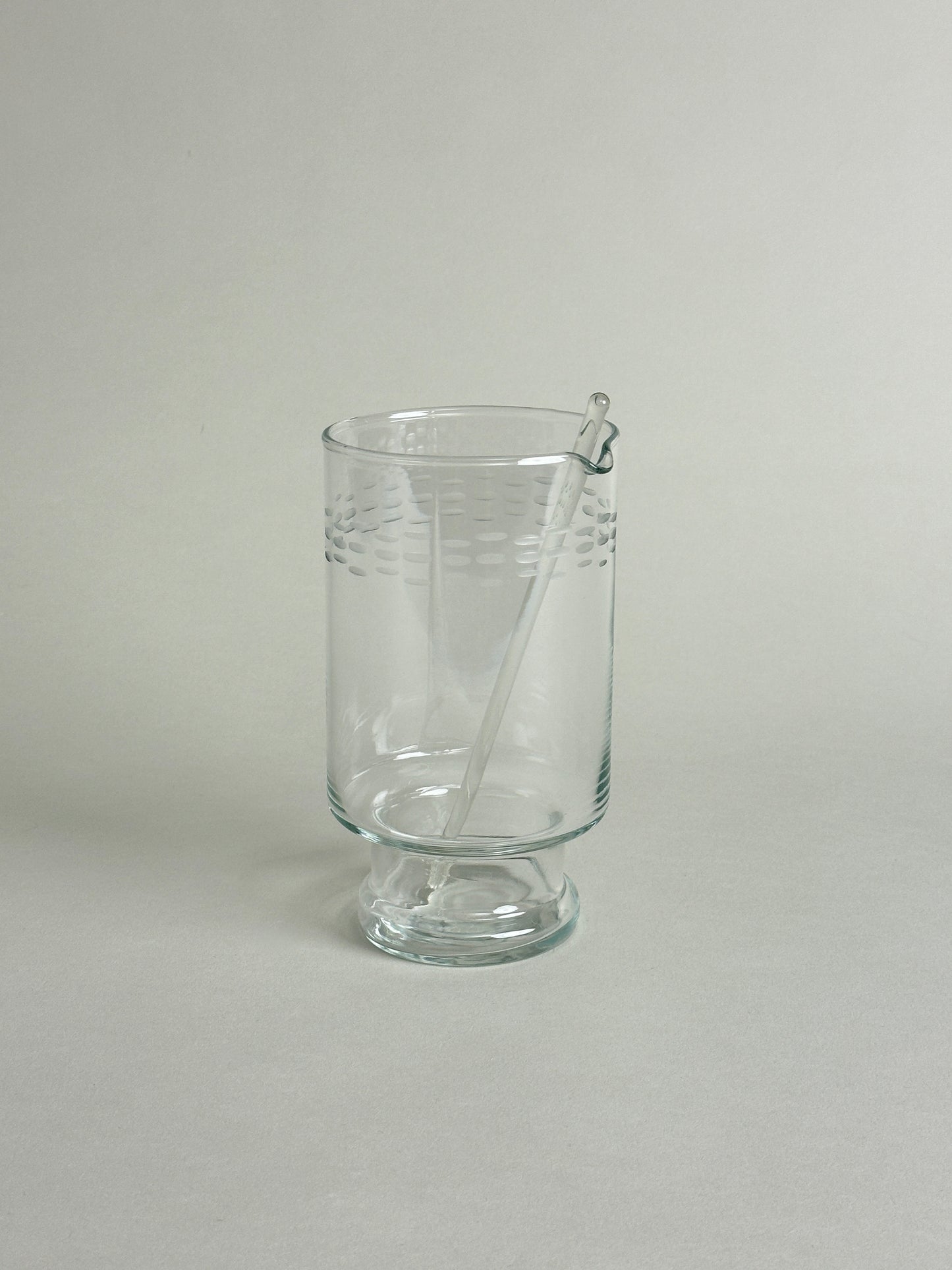 COCKTAIL CARAFE WITH SPOUT AND STIRRER