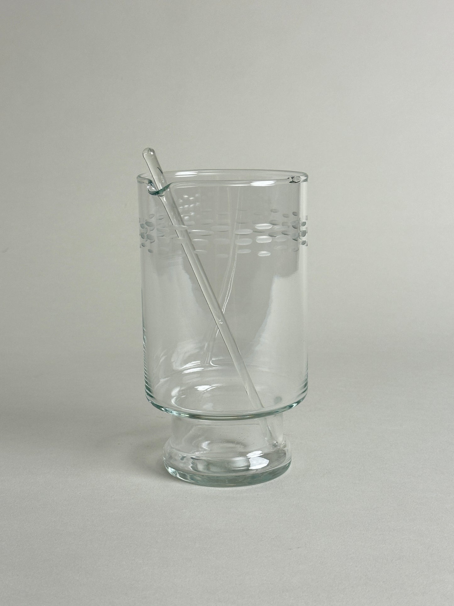 COCKTAIL CARAFE WITH SPOUT AND STIRRER