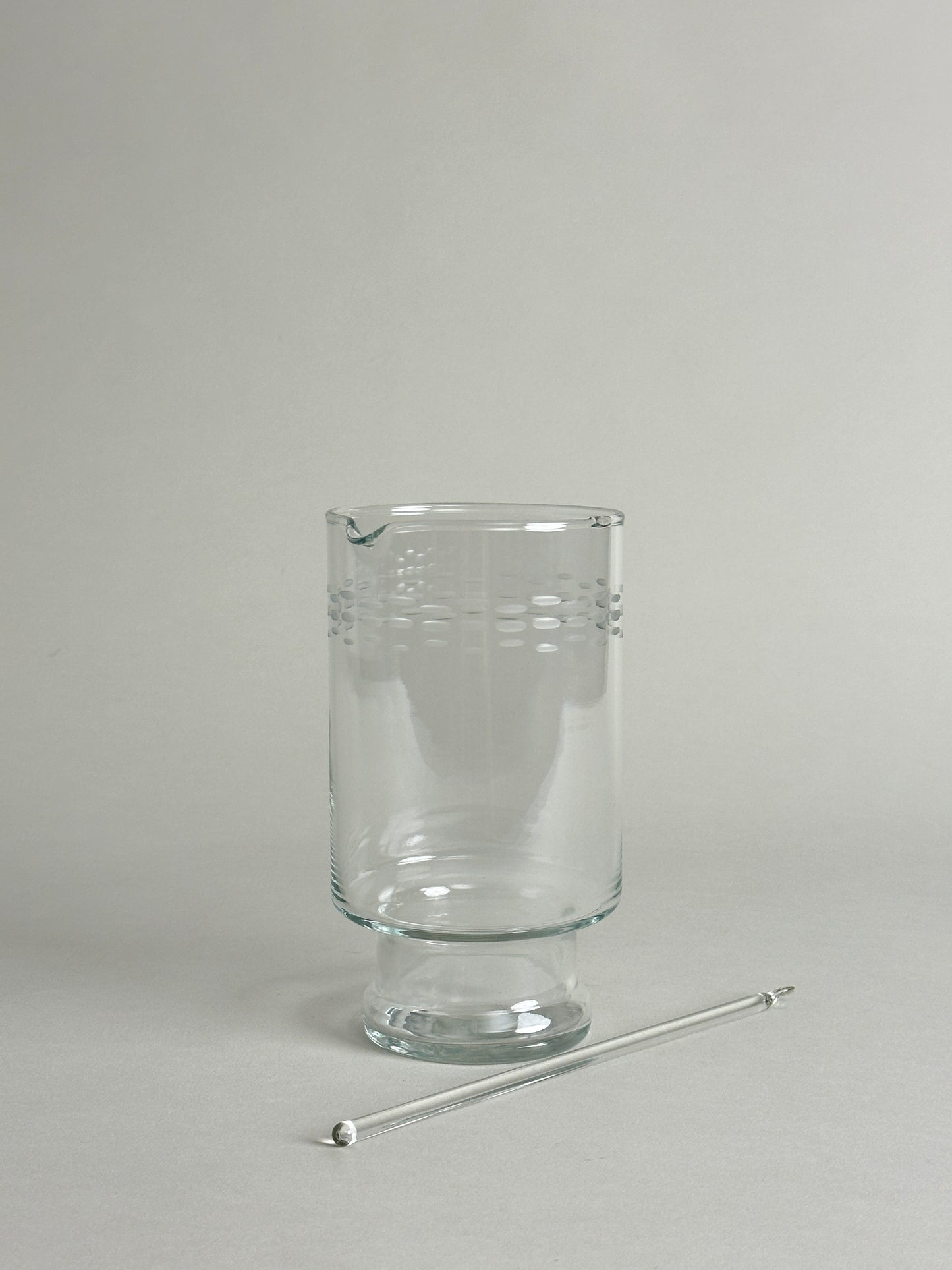 COCKTAIL CARAFE WITH SPOUT AND STIRRER