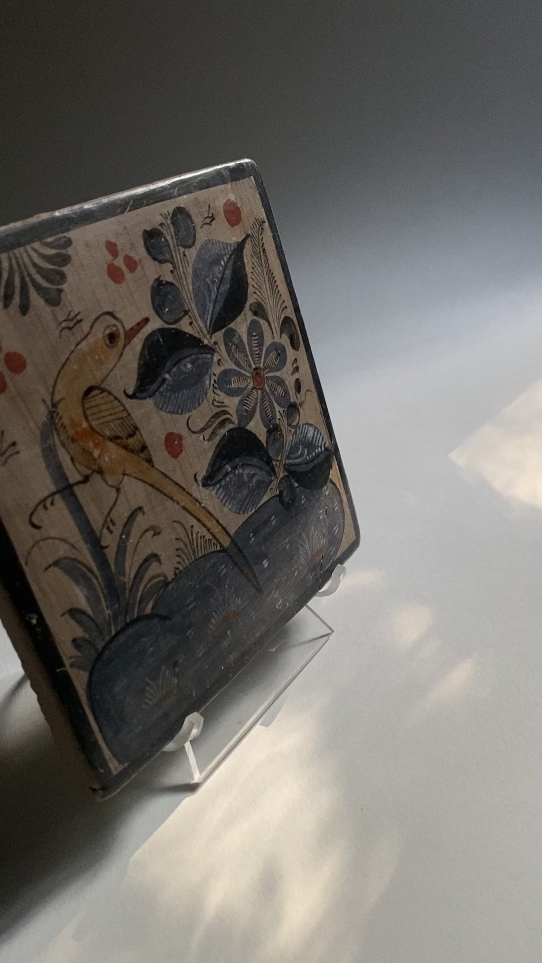 TILE WITH BIRD